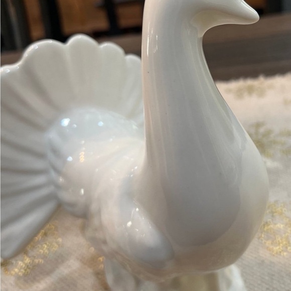 Elegant White Ceramic Bird Figurine - Picture 6 of 12